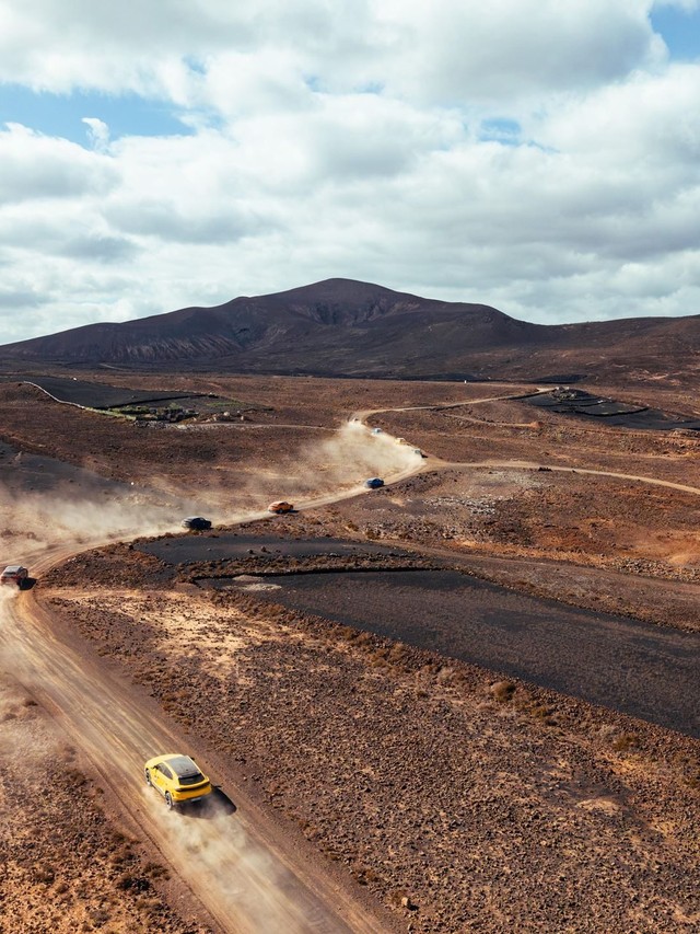 Lamborghini Sends Its 800 CV Urus SE Across Lanzarote's Volcanic Terrain