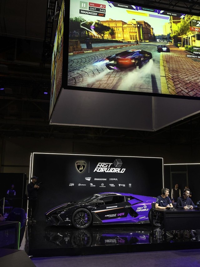 Lamborghini Crashed a Gaming Festival With a 1015 HP Revuelto, Racing Simulators, and a Plan to Win Over a New Generation