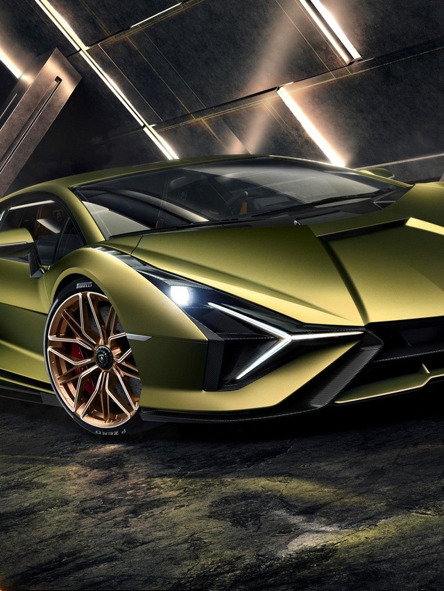 Why Lamborghini Chose a Supercapacitor Over Batteries for the Sián's V12 Hybrid