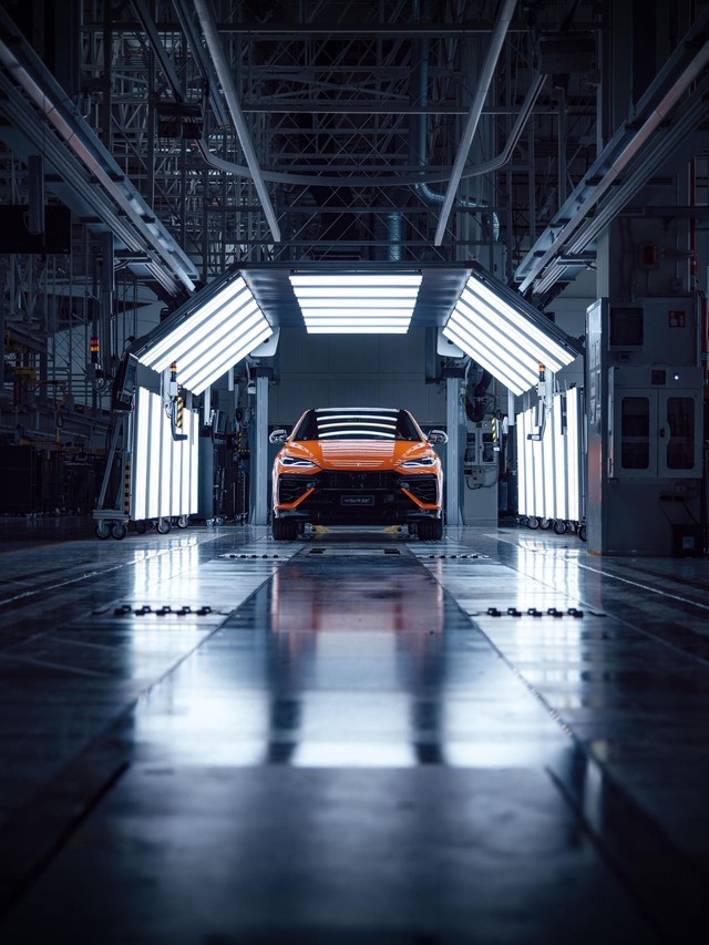 Lamborghini Built the World's First AI-Managed Paint Shop — For the Urus