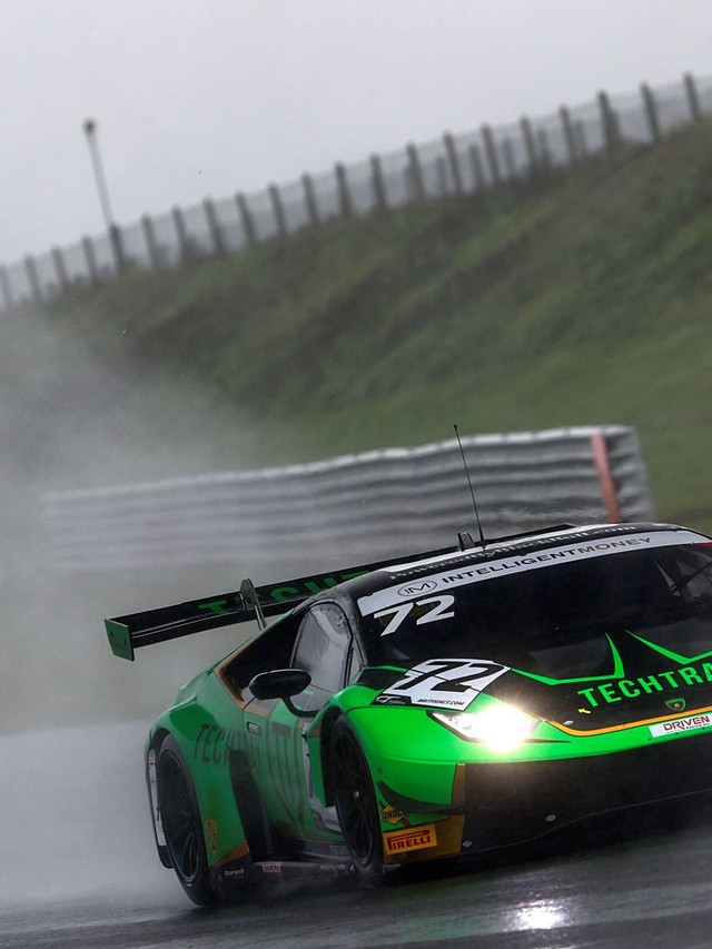 Keen and Balon's Snetterton Surge Put the Huracán GT3 Evo in British GT Title Contention