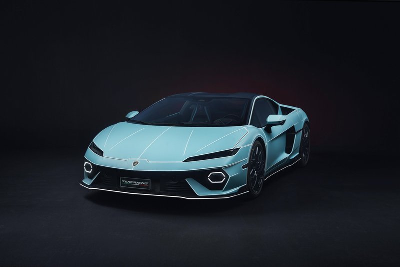 Lamborghini Temerario Ad Personam in Celeste Fedra with Bianco Phanes accent lines and black roof at studio