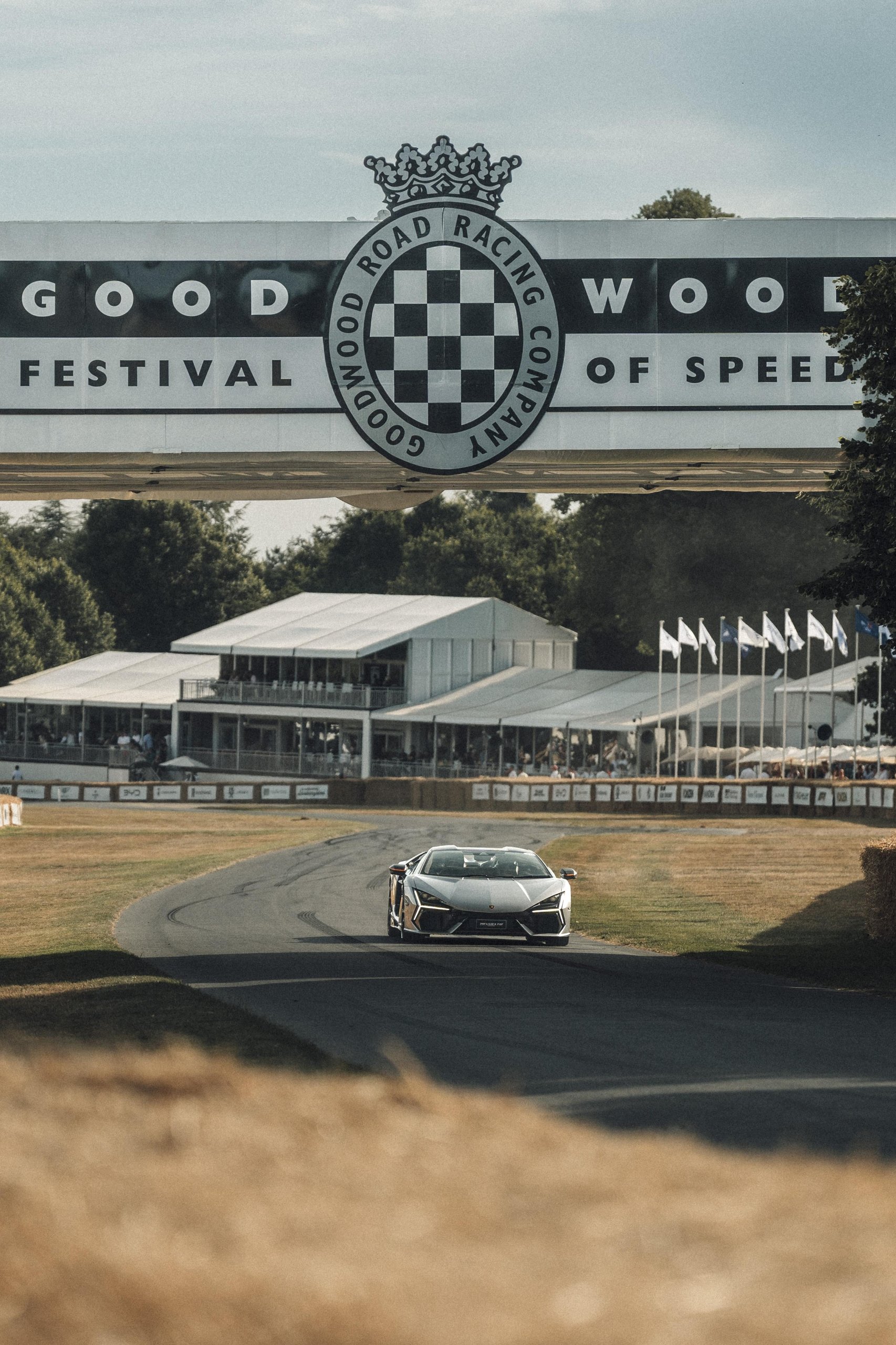 812 Hp In Verde Hydra: The Urus Se Performante Attacks Goodwood And Redefines What 'Performante' Means 19 Urus se performante goodwood hill climb debut draft 4b4e6f70 action 009 scaled
