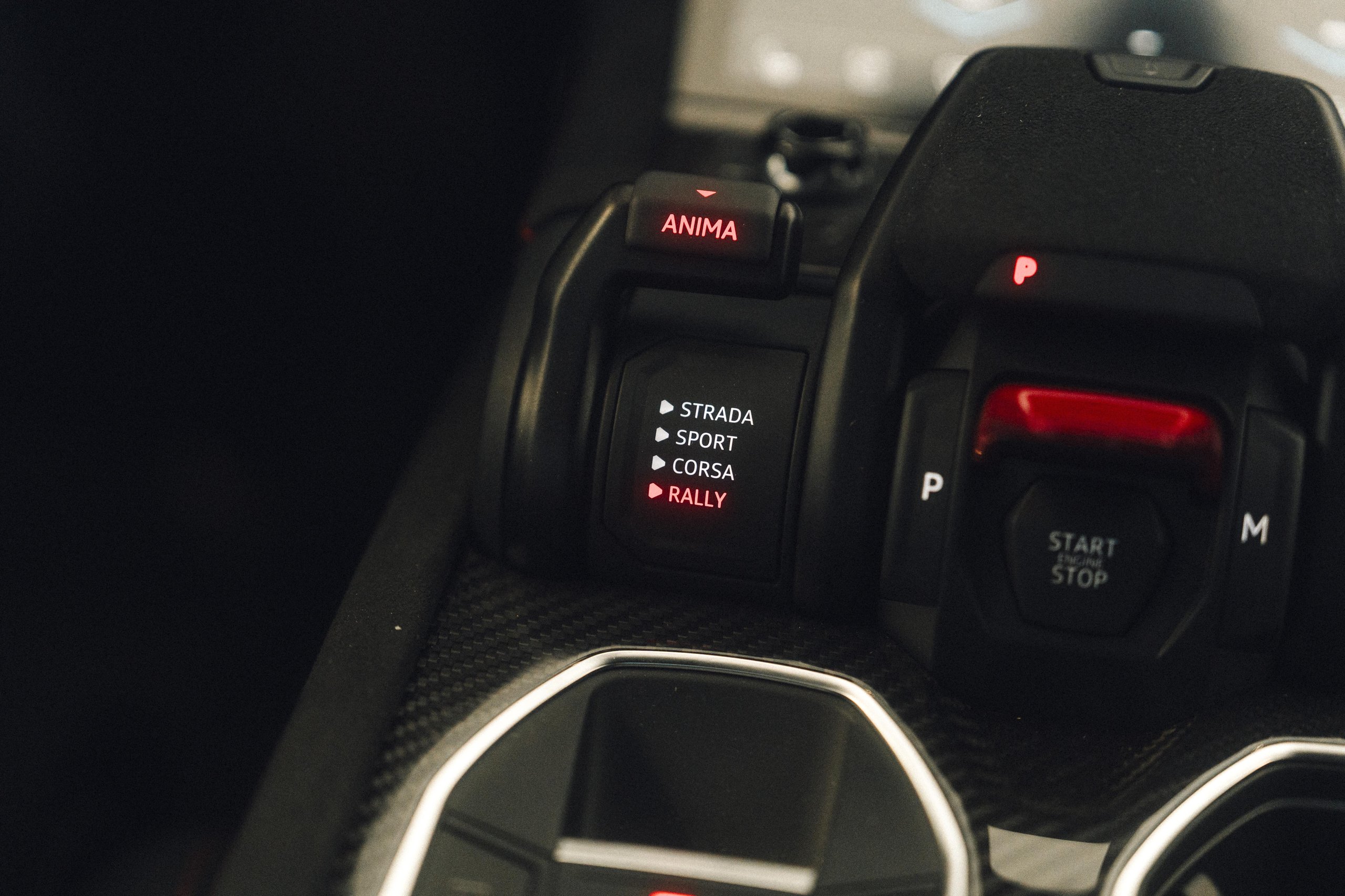812 Hp In Verde Hydra: The Urus Se Performante Attacks Goodwood And Redefines What 'Performante' Means 9 Close-up of the lamborghini anima drive mode selector with rally mode highlighted in red, showing aviation-inspired toggles