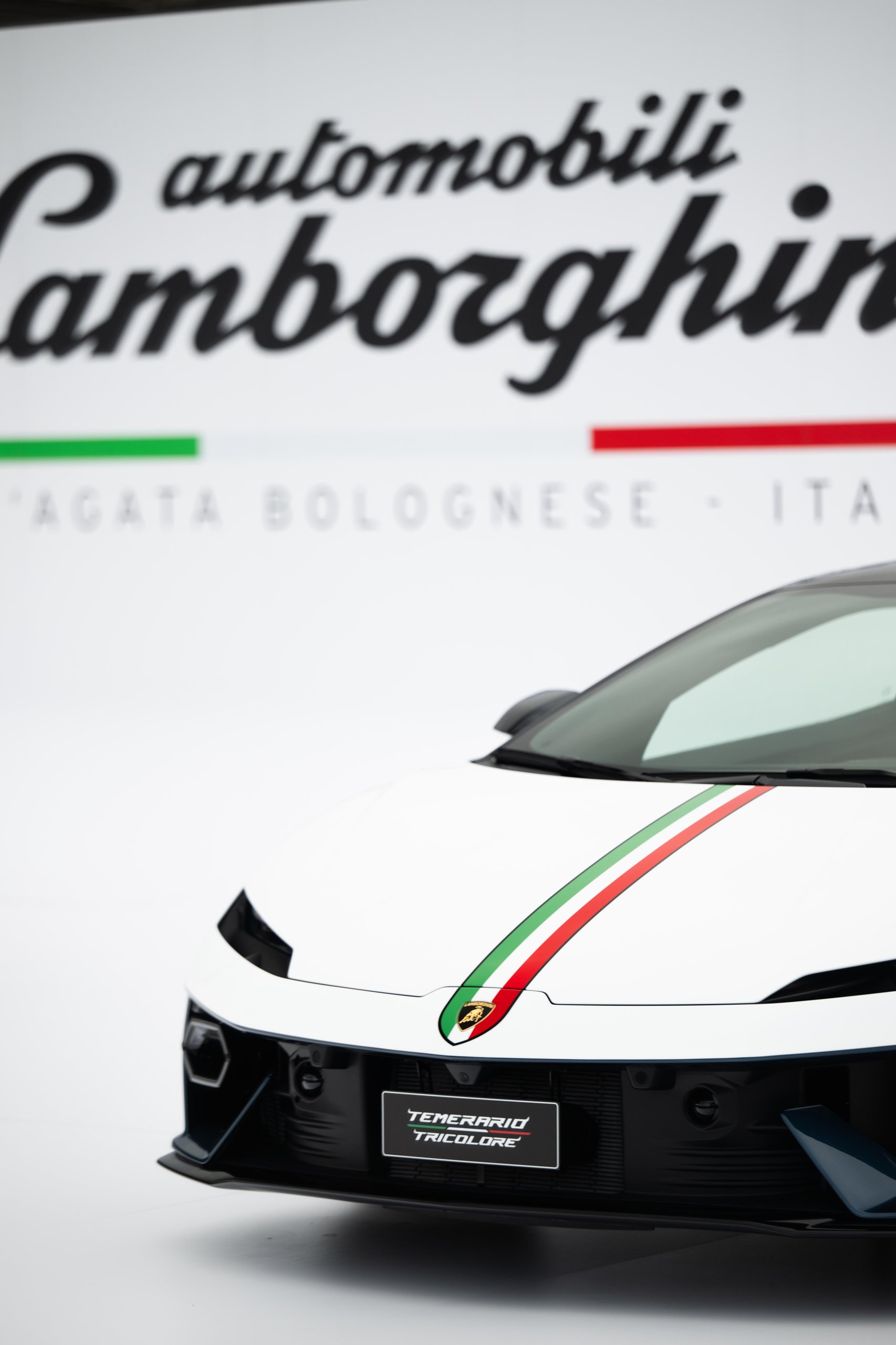Close-up of Temerario Tricolore bonnet showing green, white, and red Italian flag stripe and Lamborghini badge