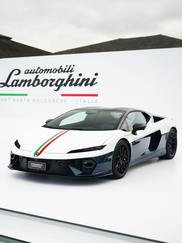 Temerario Tricolore: Lamborghini's Italian Flag Returns on a Hybrid Supercar