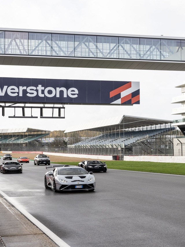 Lamborghini’s 2019 Christmas Drive: Ten Bulls in the Dolomites
