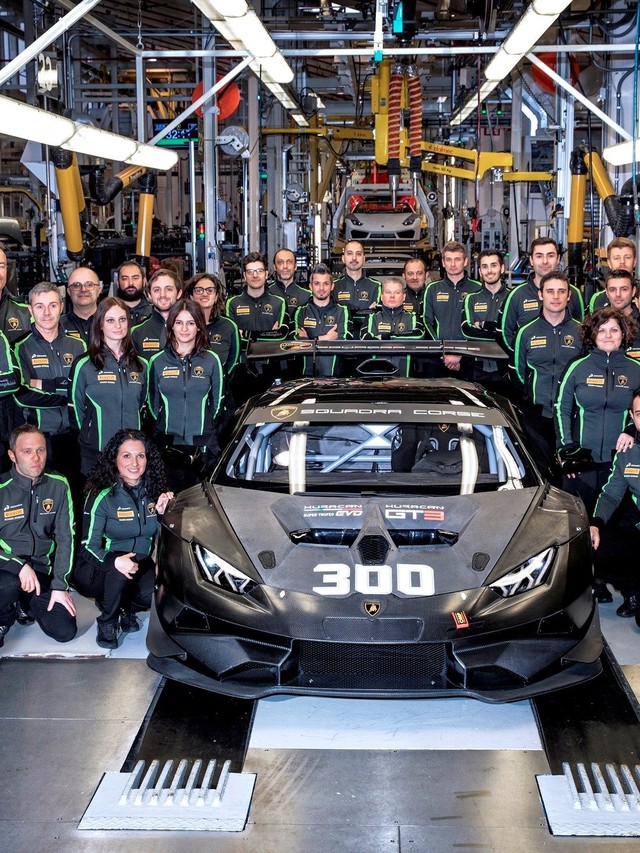 300 Racing Huracáns in 36 Months: What Squadra Corse’s Shared Assembly Line Actually Means