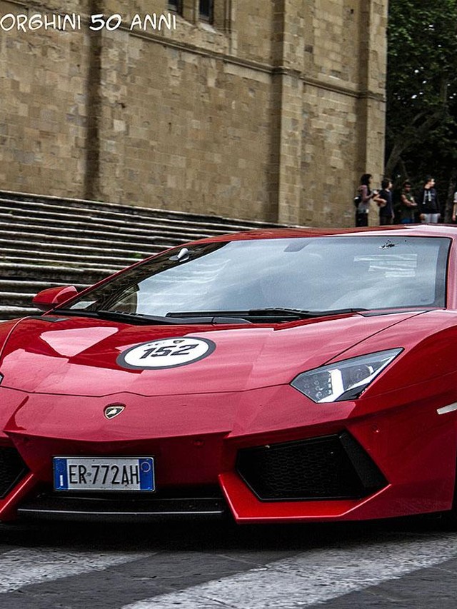 Why Lamborghini Builds Its Own Carbon Fiber, and What That Means for Owners