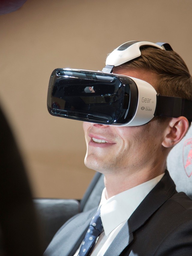When Lamborghini Strapped a Galaxy Note 4 to Your Face and Called It the Future