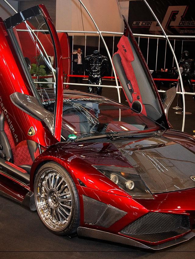 How Lamborghini’s Forged Composite Patent Went From Concept Car Skeleton to Showroom-Ready Cabin Trim